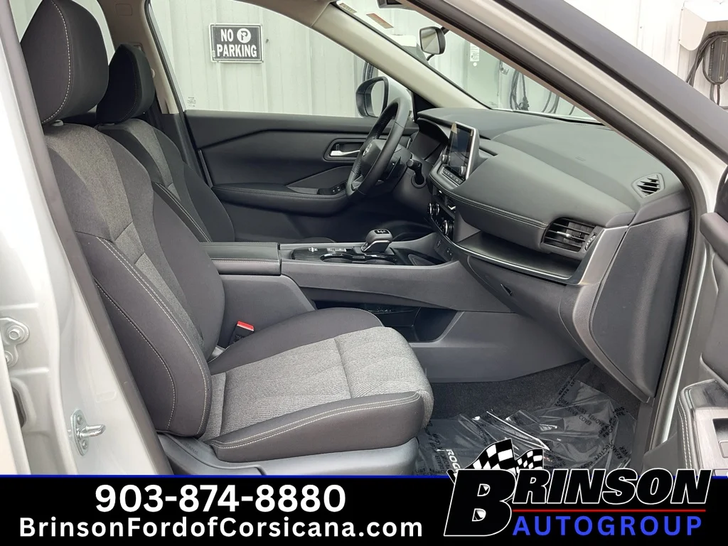 Used 2025 Everest White Pearl Nissan SV image 22