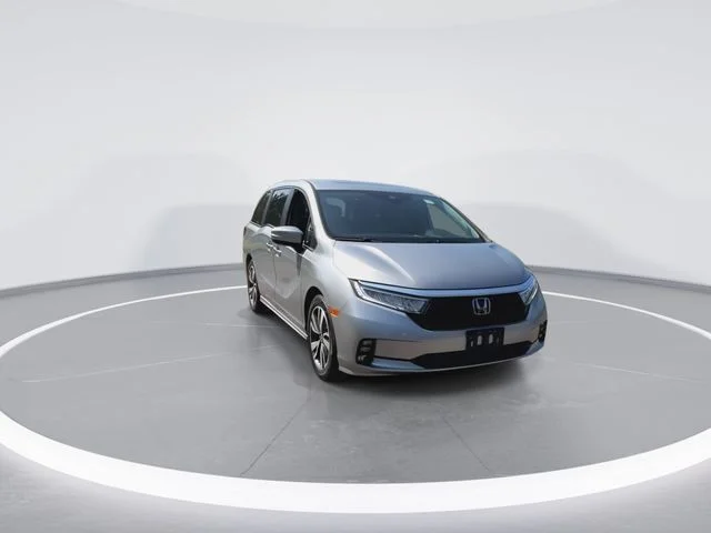Used 2023 Silver Honda Touring image 2