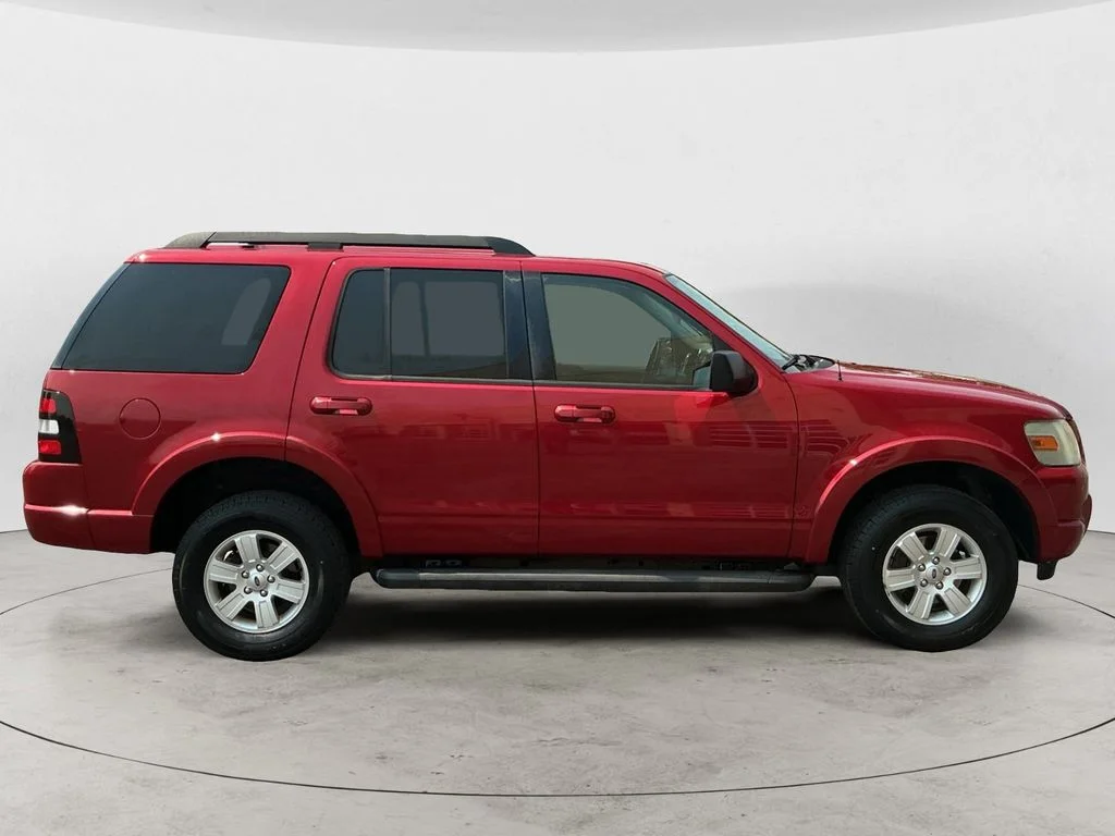 Used 2010 Red Ford XLT image 4