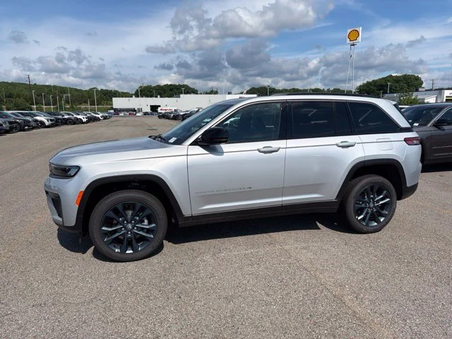 New 2026 Silver Jeep  image 4