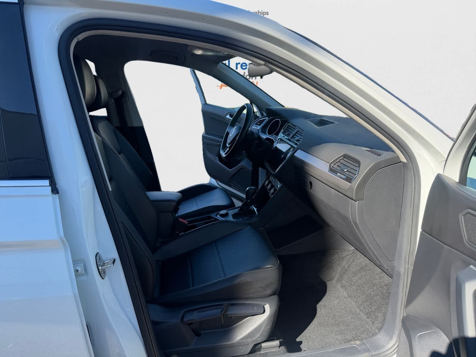 Used 2019 Pure White Volkswagen SE image 23
