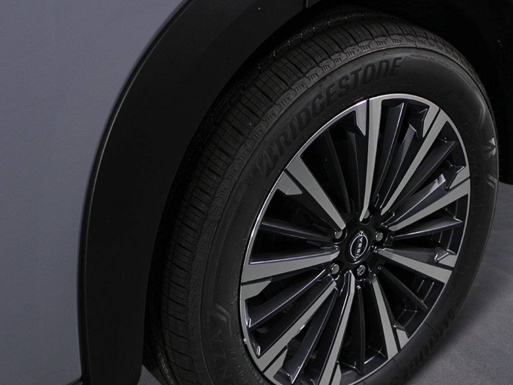 New 2026 Boulder Gray Pearl Nissan Platinum image 9