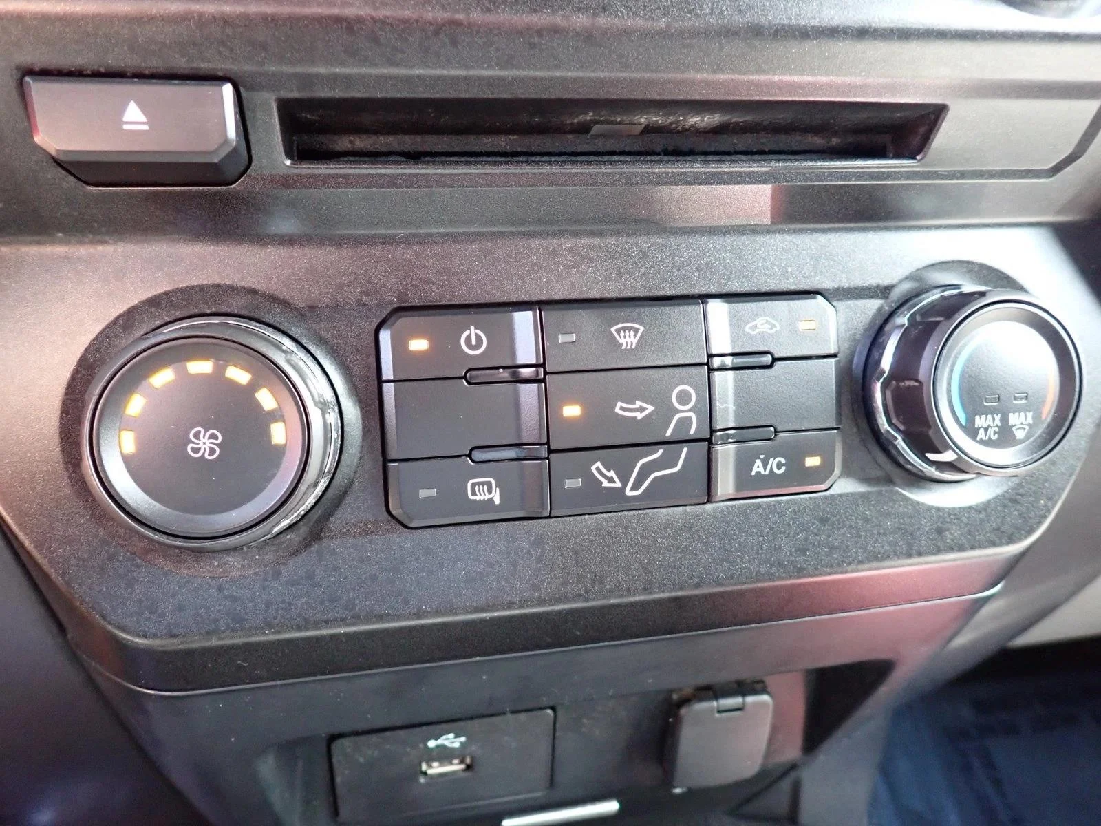 Used 2017 Magnetic Metallic Ford XLT image 18