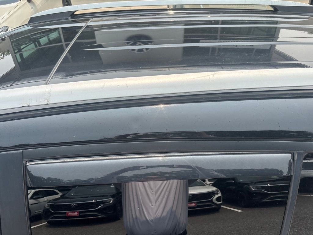 Used 2016 Black Toyota XLE image 10