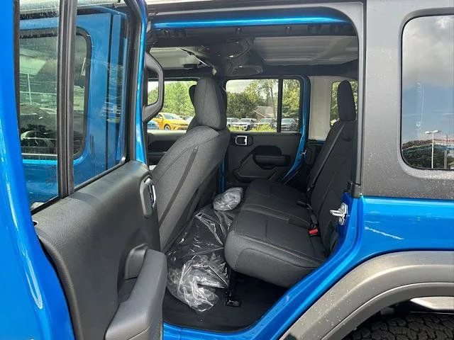 2025 Jeep Wrangler 4-Door Willys - Photo 13