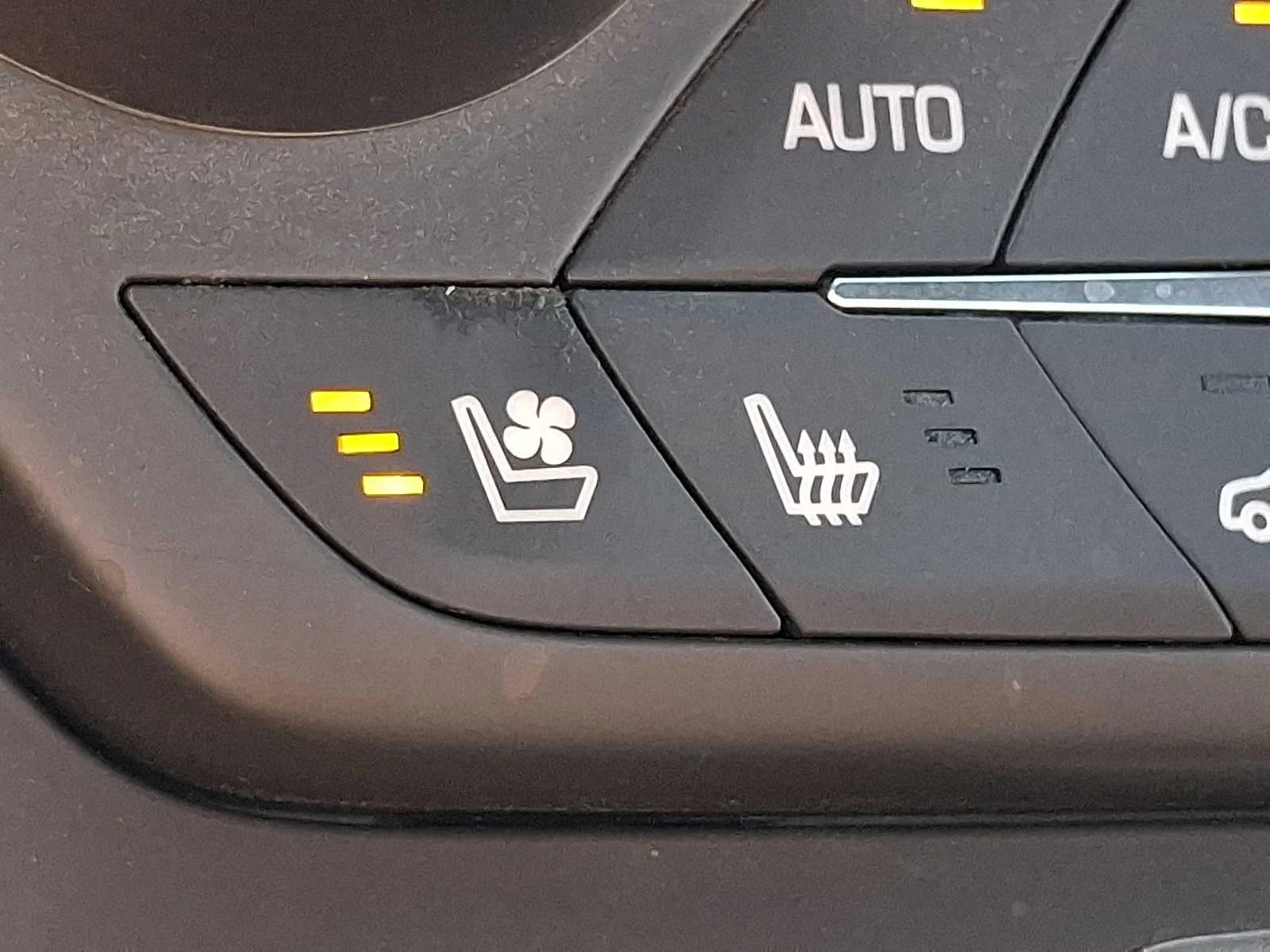 Used 2019 White Chevrolet Grand Sport 2LT image 21