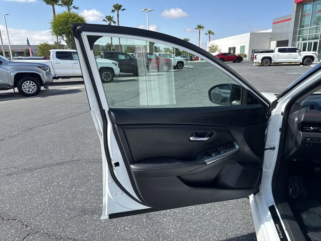 2025 Nissan Sentra SR - Photo 12