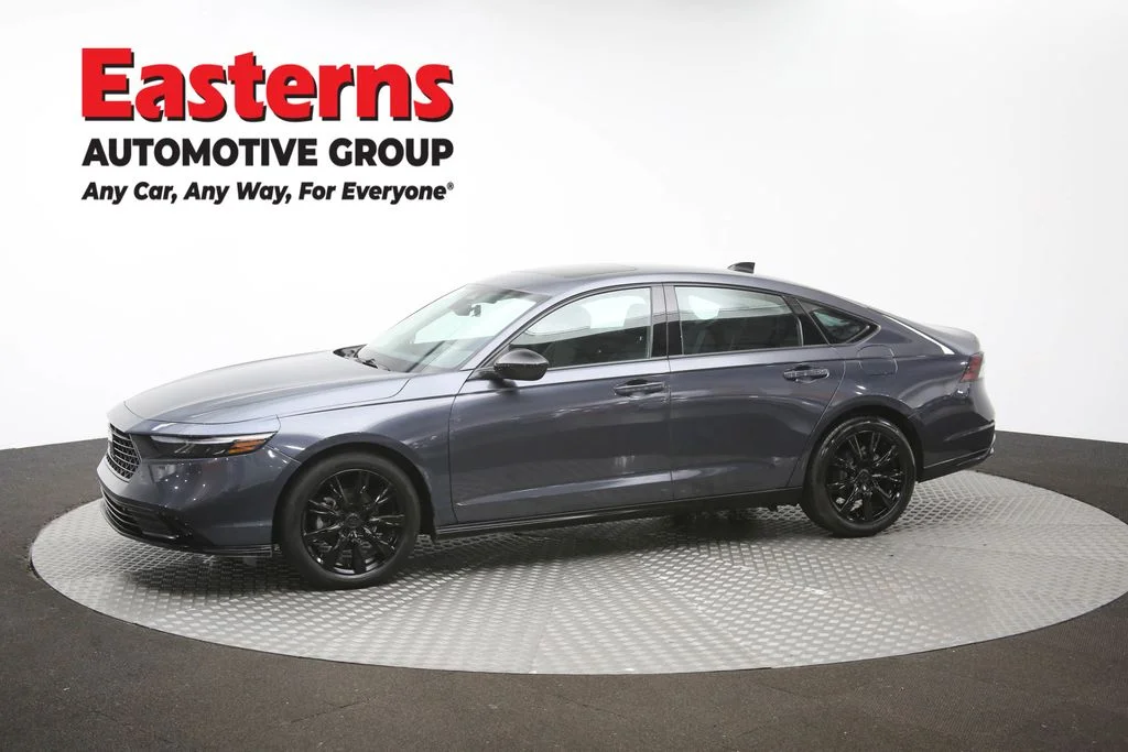 Used 2025 Gray Honda SE image 58