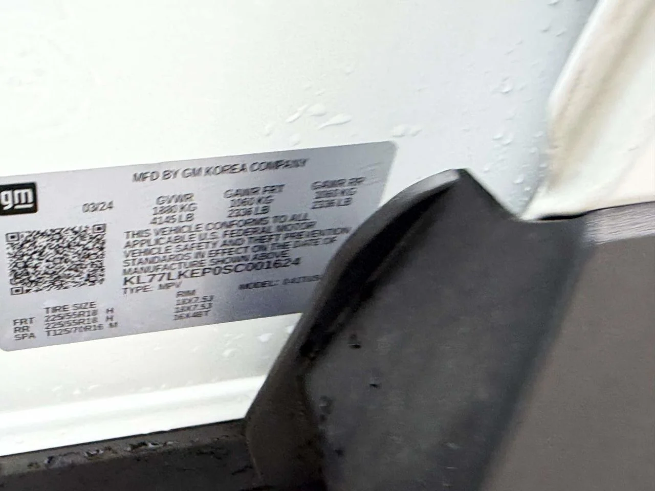 Used 2025 Summit White Chevrolet FWD ACTIV image 19