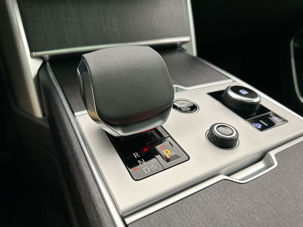 New 2027 Fuji White Land Rover SE image 12