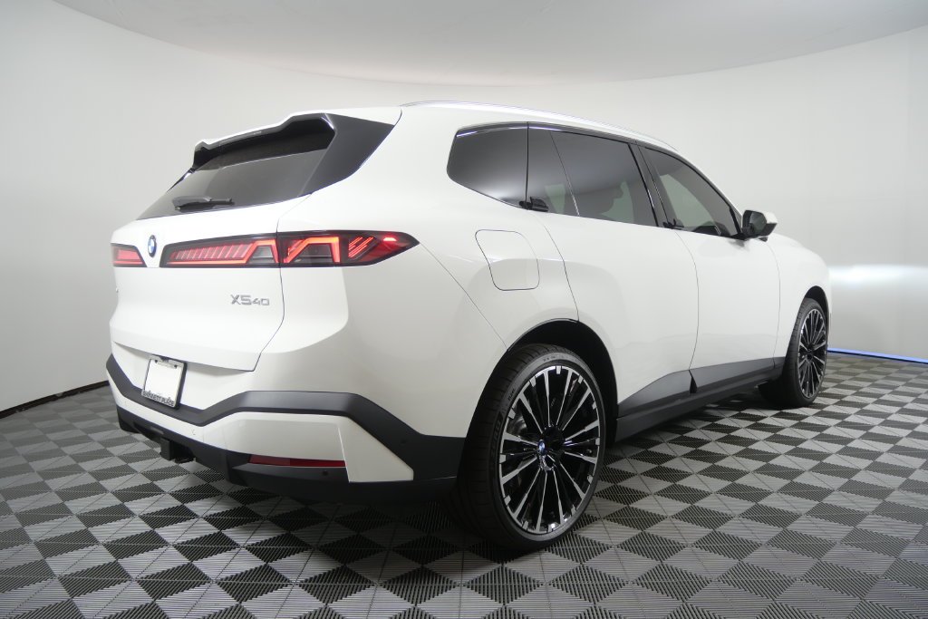 New 2027 Alpine White BMW  image 4