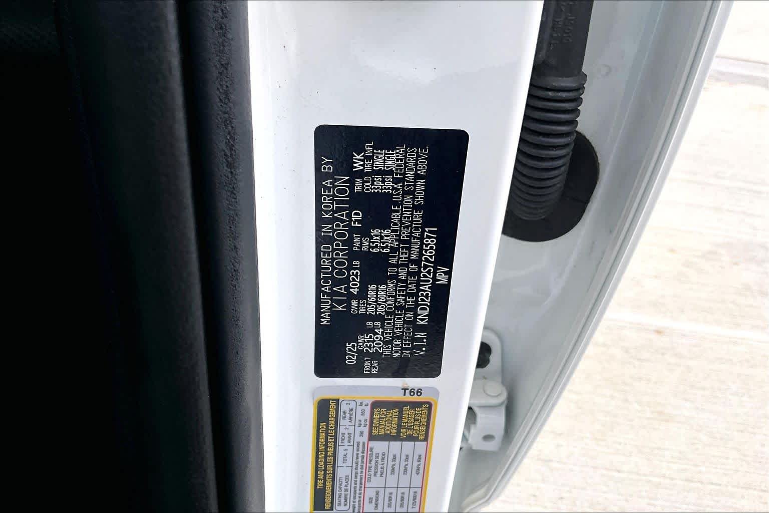 Used 2025 Clear White/Black Roof Kia S image 29