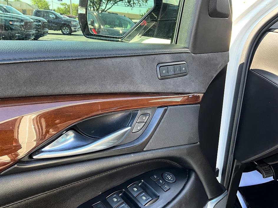 Used 2020 White Cadillac Luxury image 13