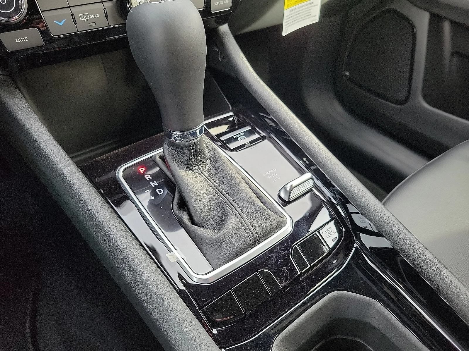 New 2026 PW7 Bright Whit Jeep LATITUDE ALTITUDE 4X4 image 18