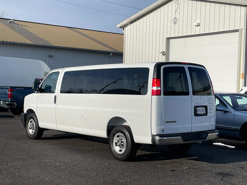 Used 2025 Summit White Chevrolet 1LT image 7