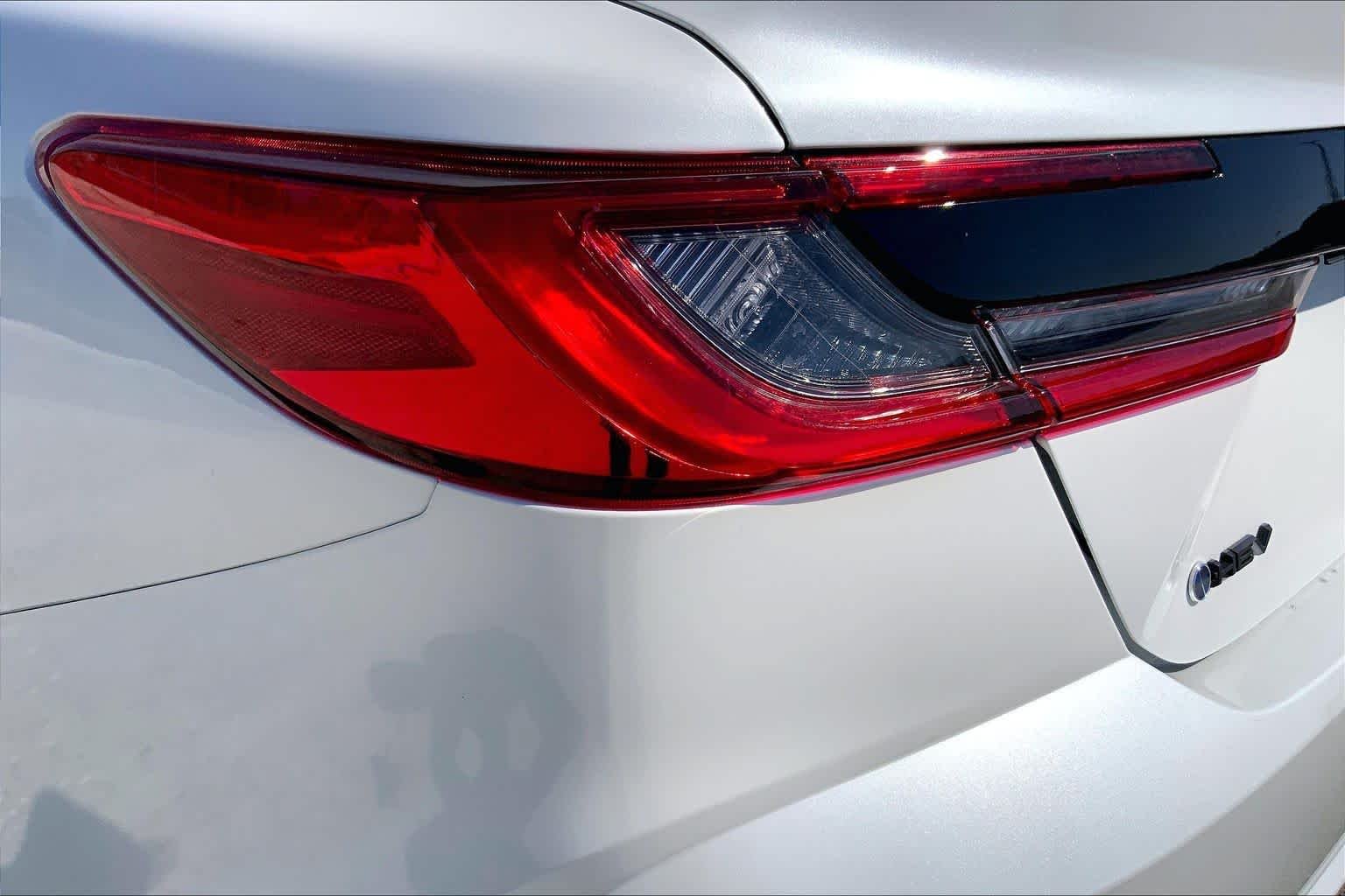 Used 2025 Wind Chill Pearl Toyota XSE image 28