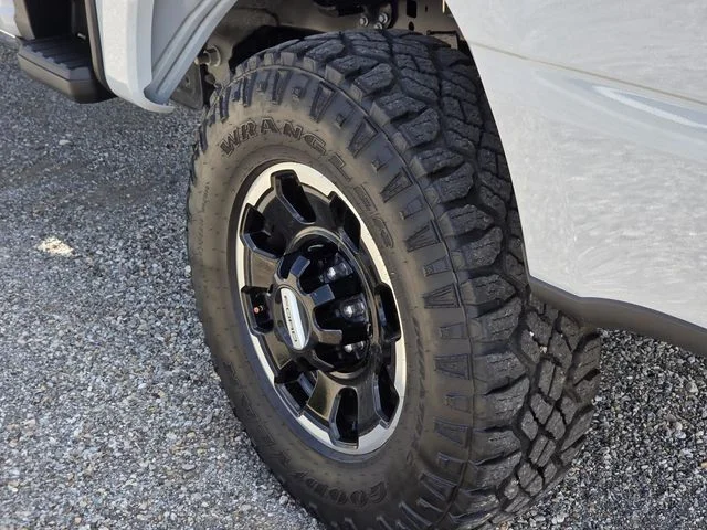 Used 2025 Avalanche Ford Lariat image 8