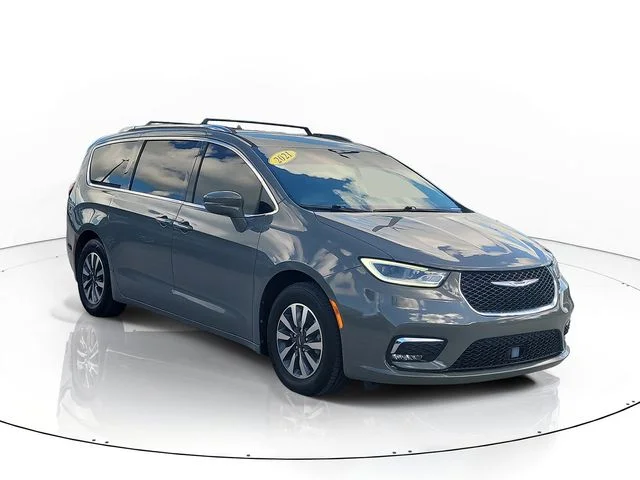 Used 2021 White Chrysler Touring L image 3