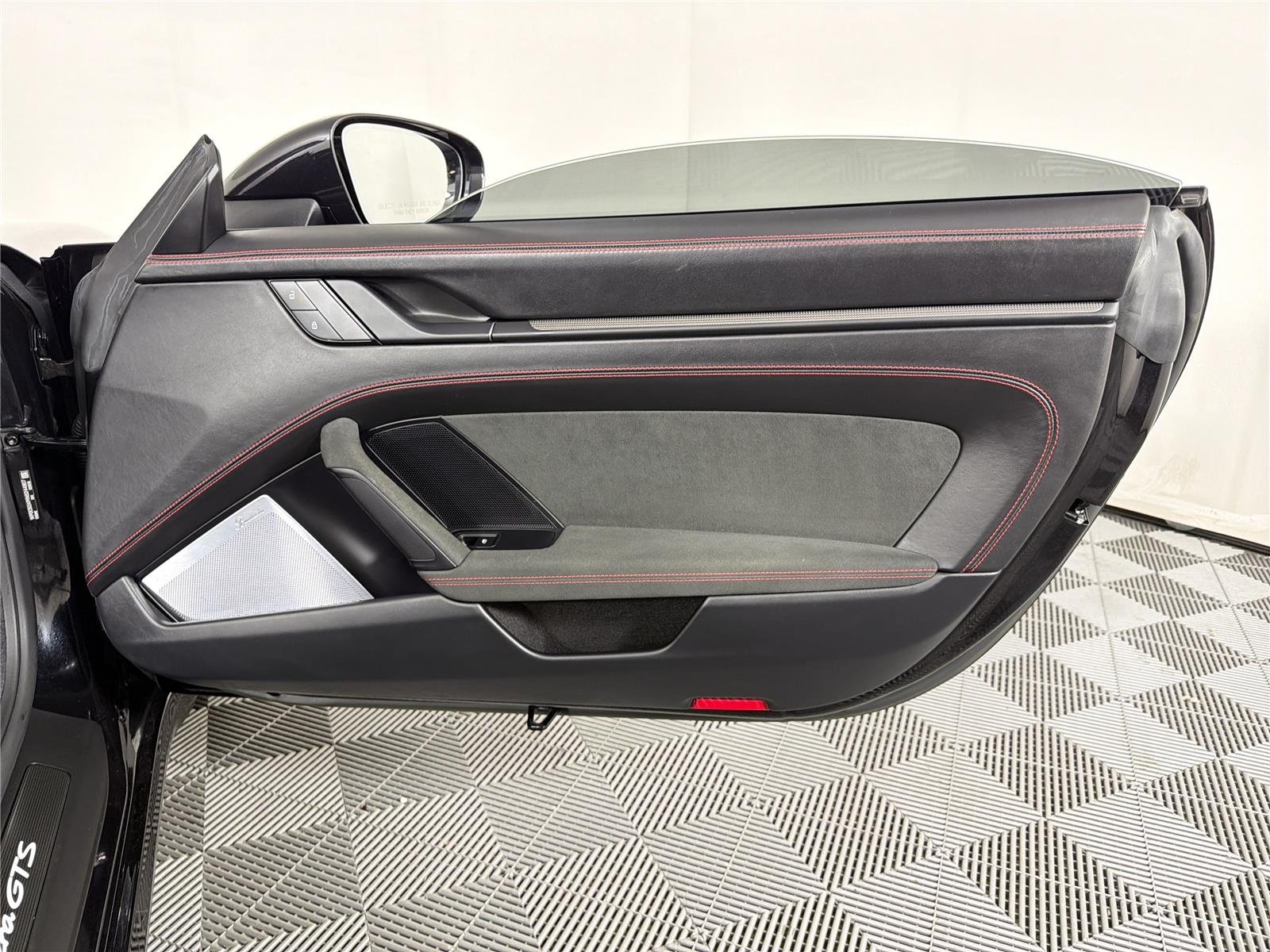 Used 2022  Porsche Carrera S image 15
