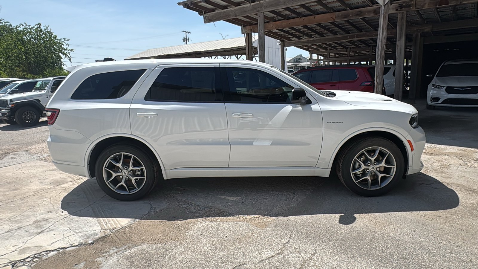 New 2026 White Knuckle Clear-Coat Exterior Paint Dodge GT HEMI V8 image 3