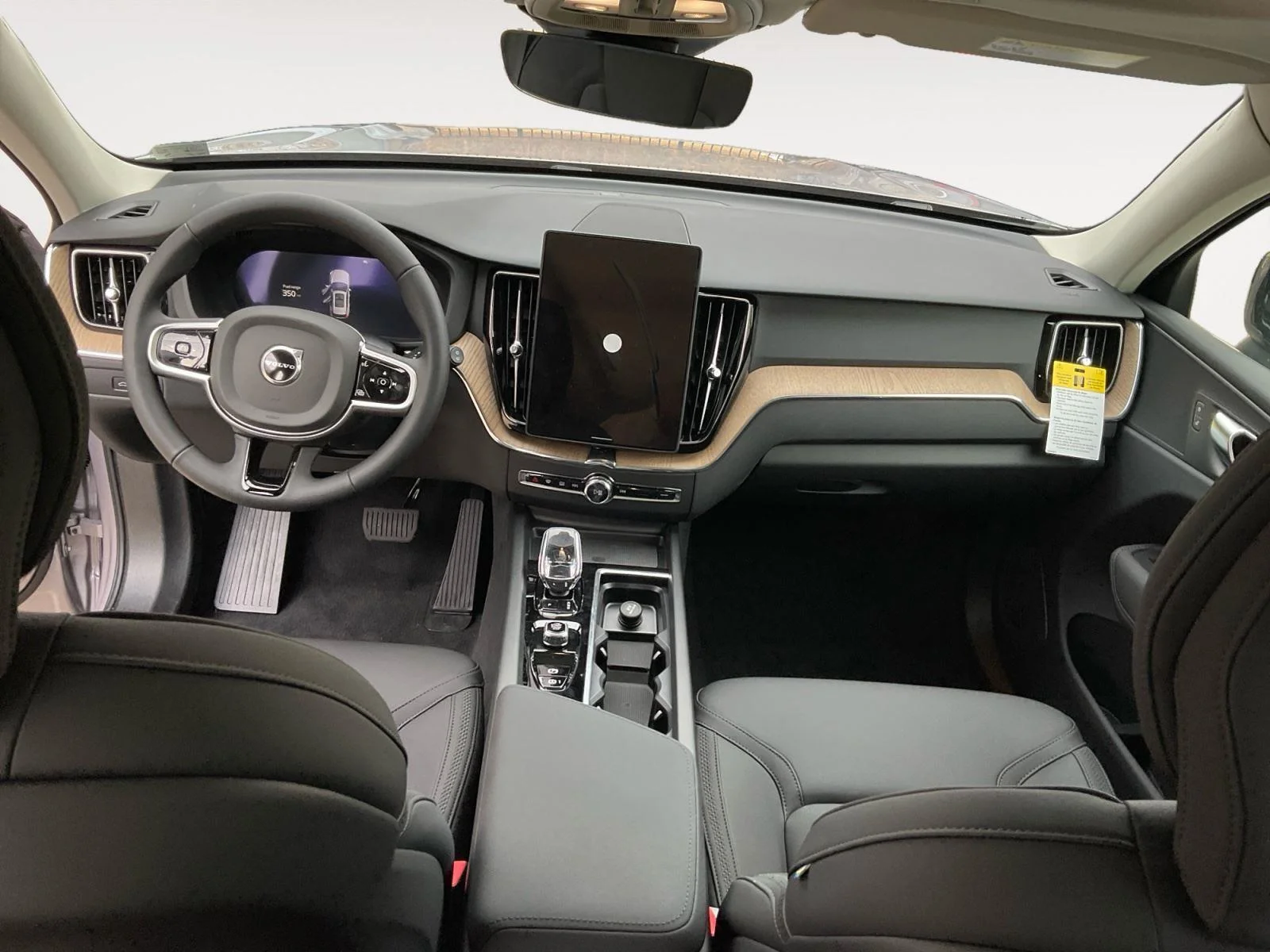 2026 Volvo XC60 Plus - Photo 10