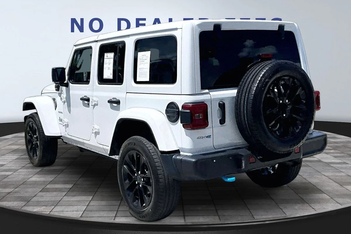 Used 2024  Jeep Sahara 4xe image 4