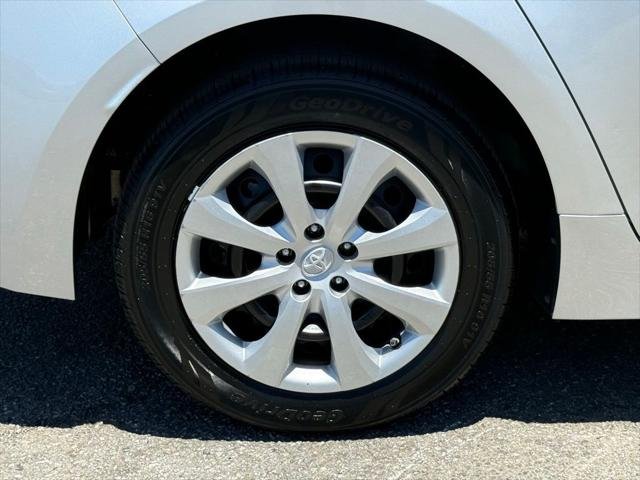 Certified Used 2023 CLASSIC SILVER METALLIC Toyota  image 14