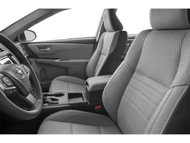 Used 2015  Toyota SE image 9