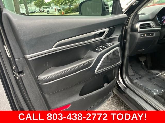 Used 2022 Black Kia S image 5