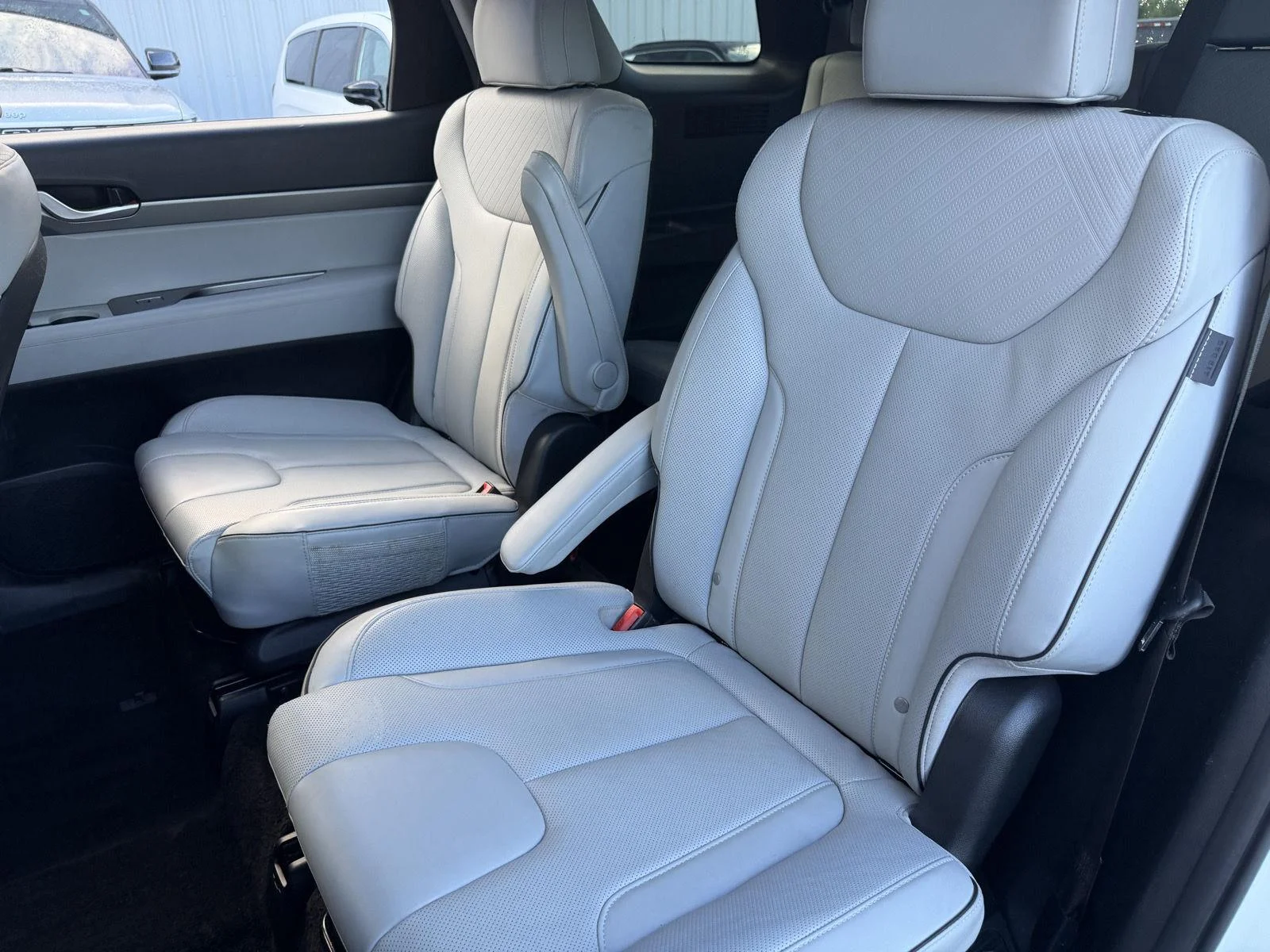 Used 2025 Hyper White Hyundai SEL image 19