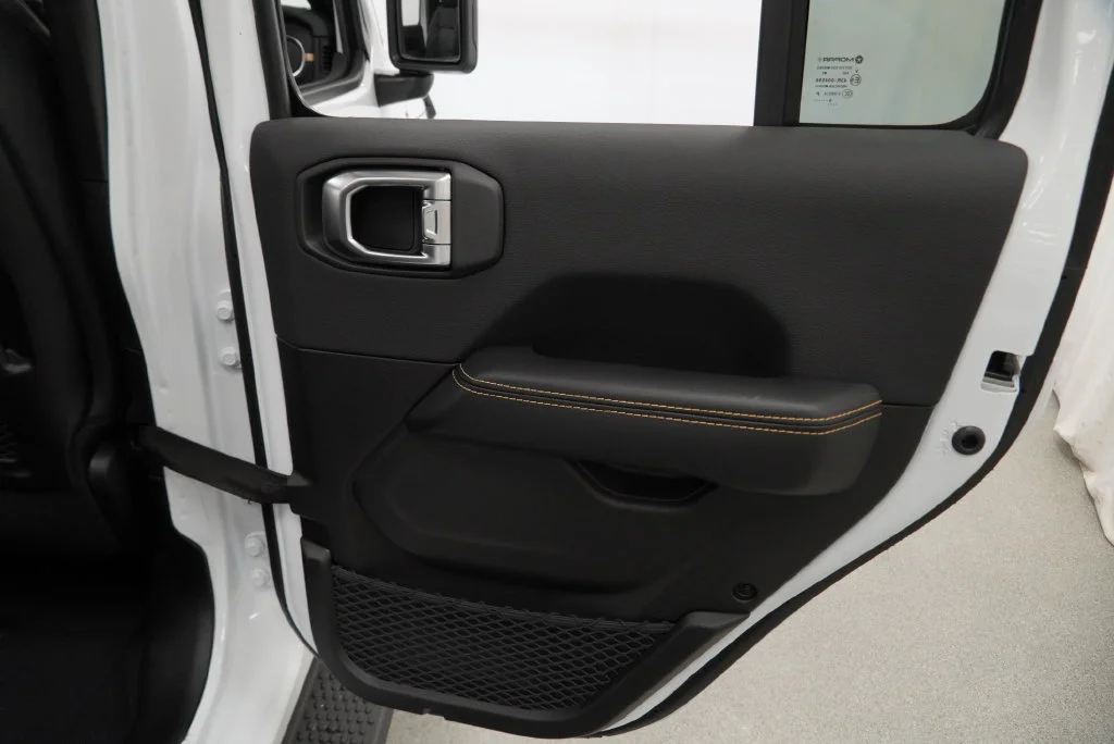 New 2027 Bright White Clear-Coat Paint Jeep Sahara image 33