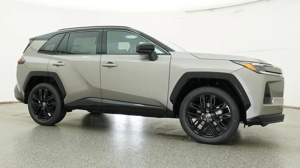 New 2026 Meteor Shower with Midnight Black Metallic roof Toyota XSE image 11