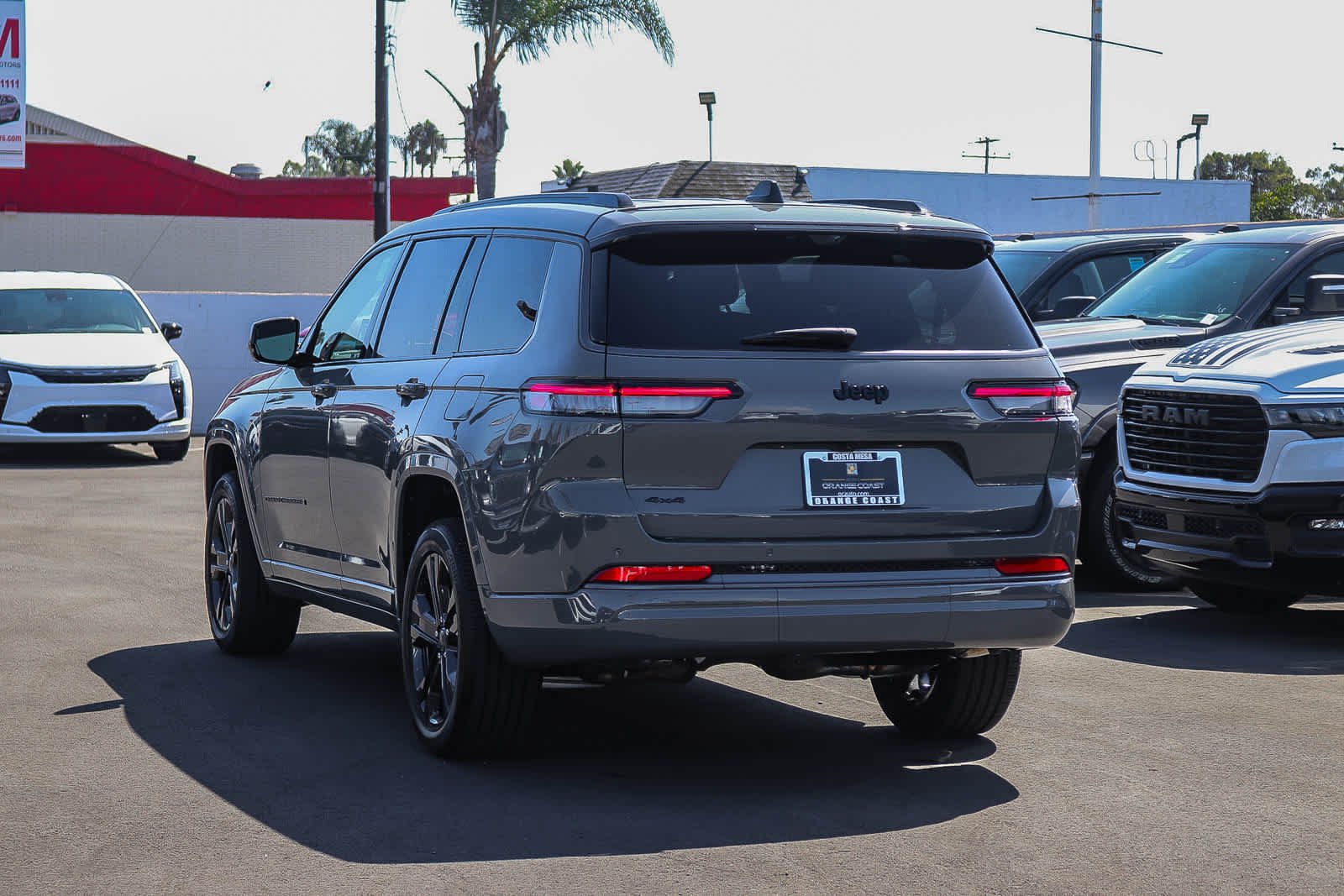 New 2027 Sting-Gray Clear-Coat Paint Jeep Limited Reserve image 6