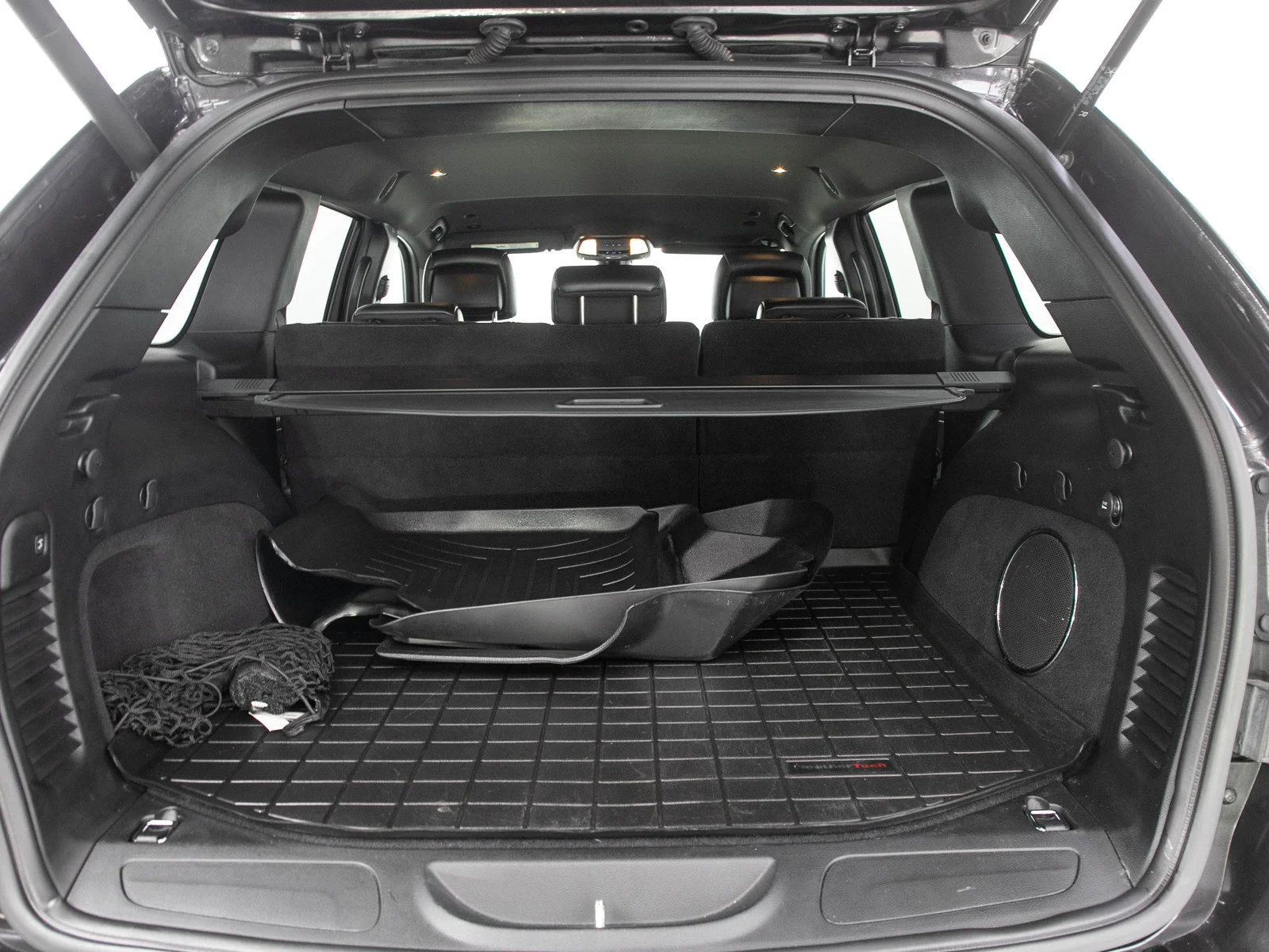 Used 2018 Granite Crystal Metallic Clearcoat Jeep Altitude image 9