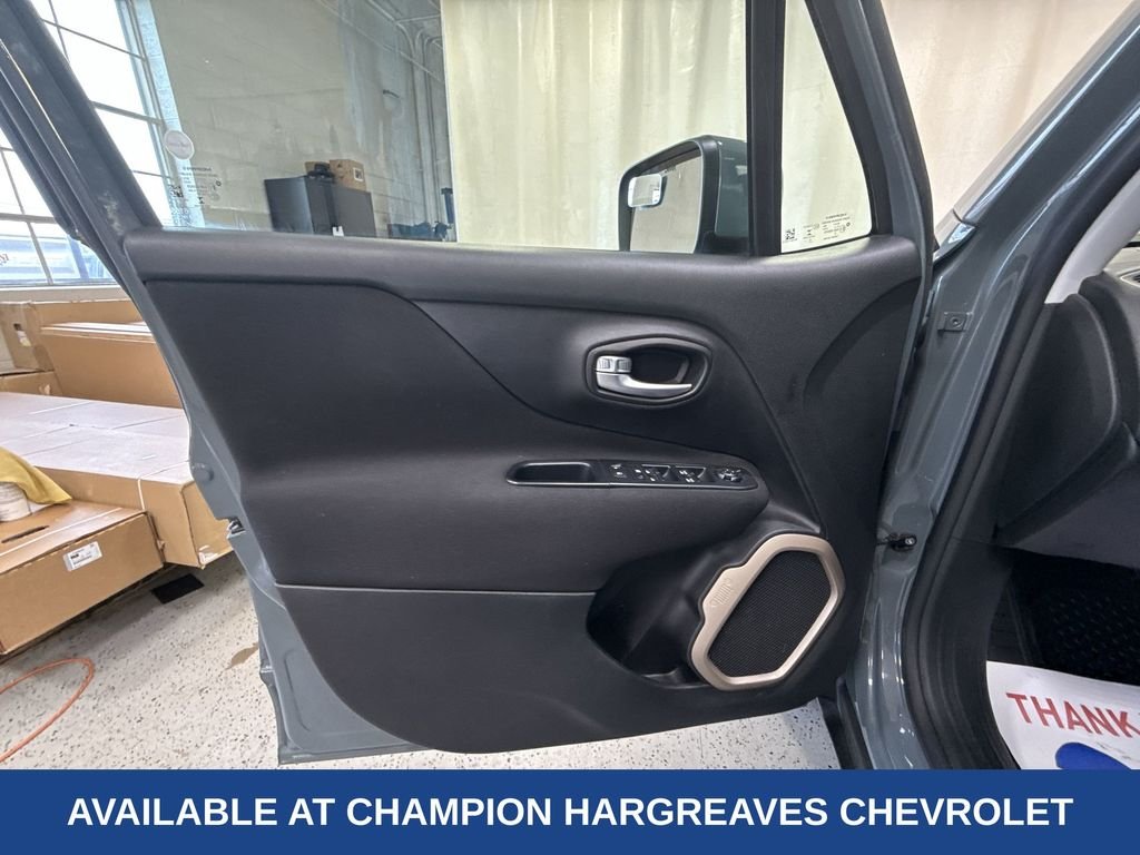 Used 2017 Anvil Jeep Latitude image 30
