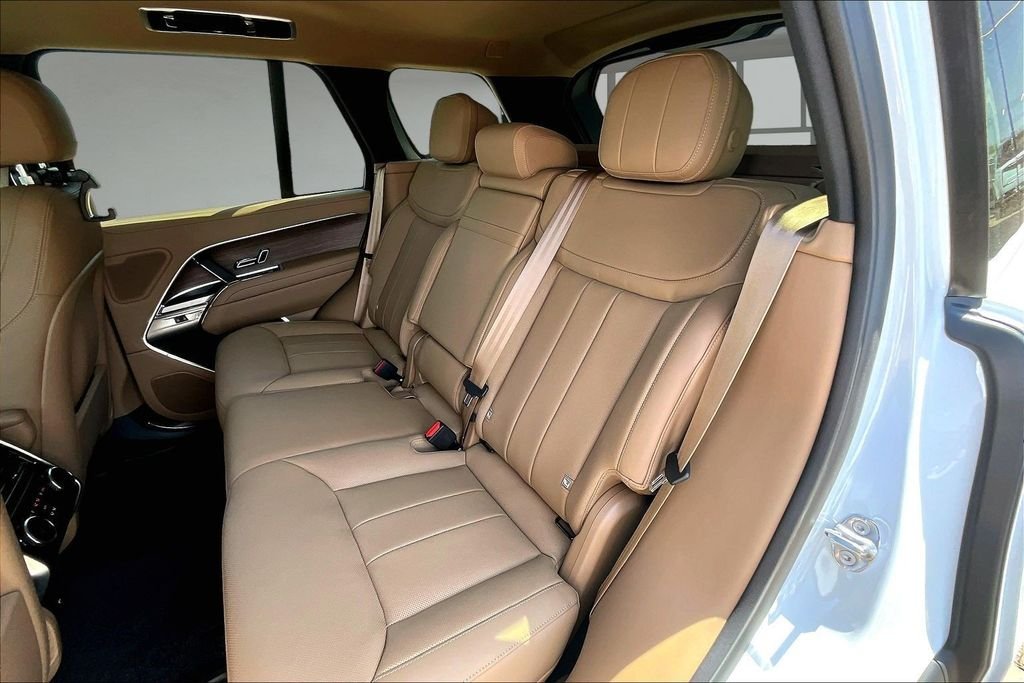 New 2026 Fuji White Land Rover SE image 10