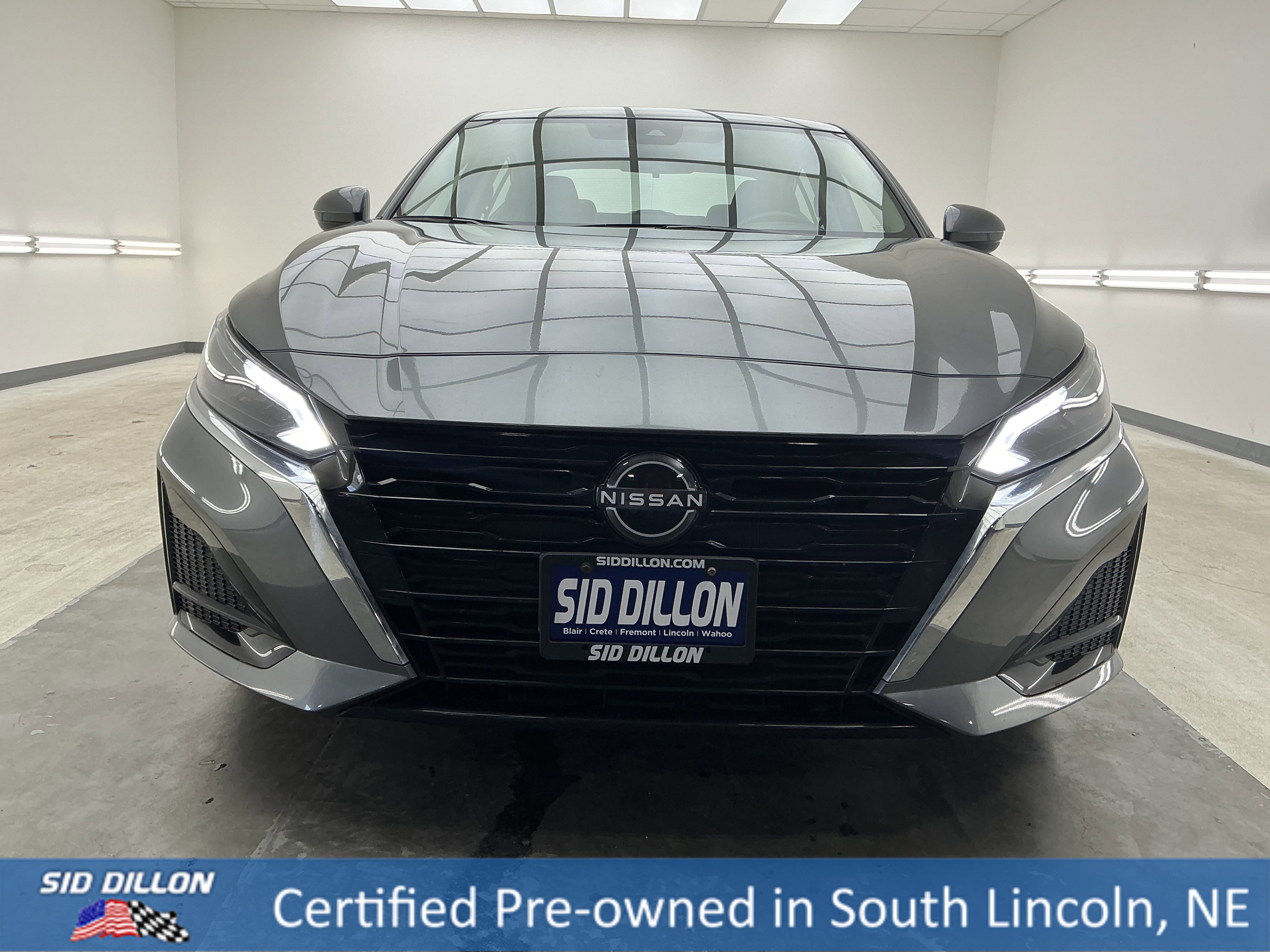 Used 2024 Gun Metallic Nissan 2.5 SV image 2