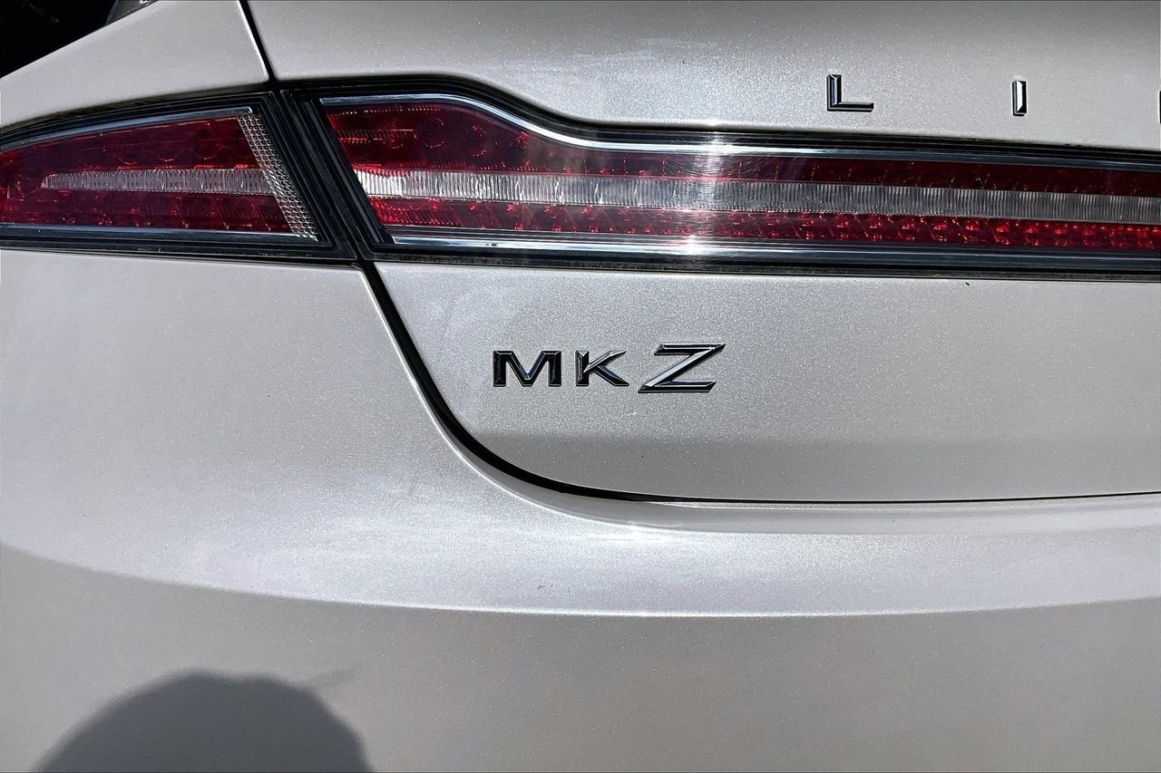 Used 2017 White Lincoln Reserve image 27