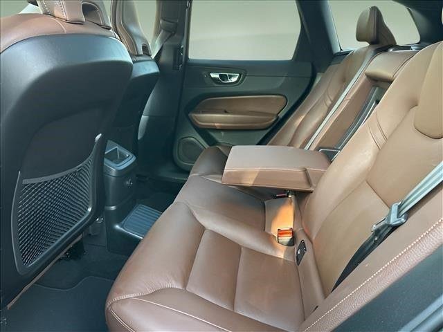 Used 2023  Volvo Plus Bright Theme image 12