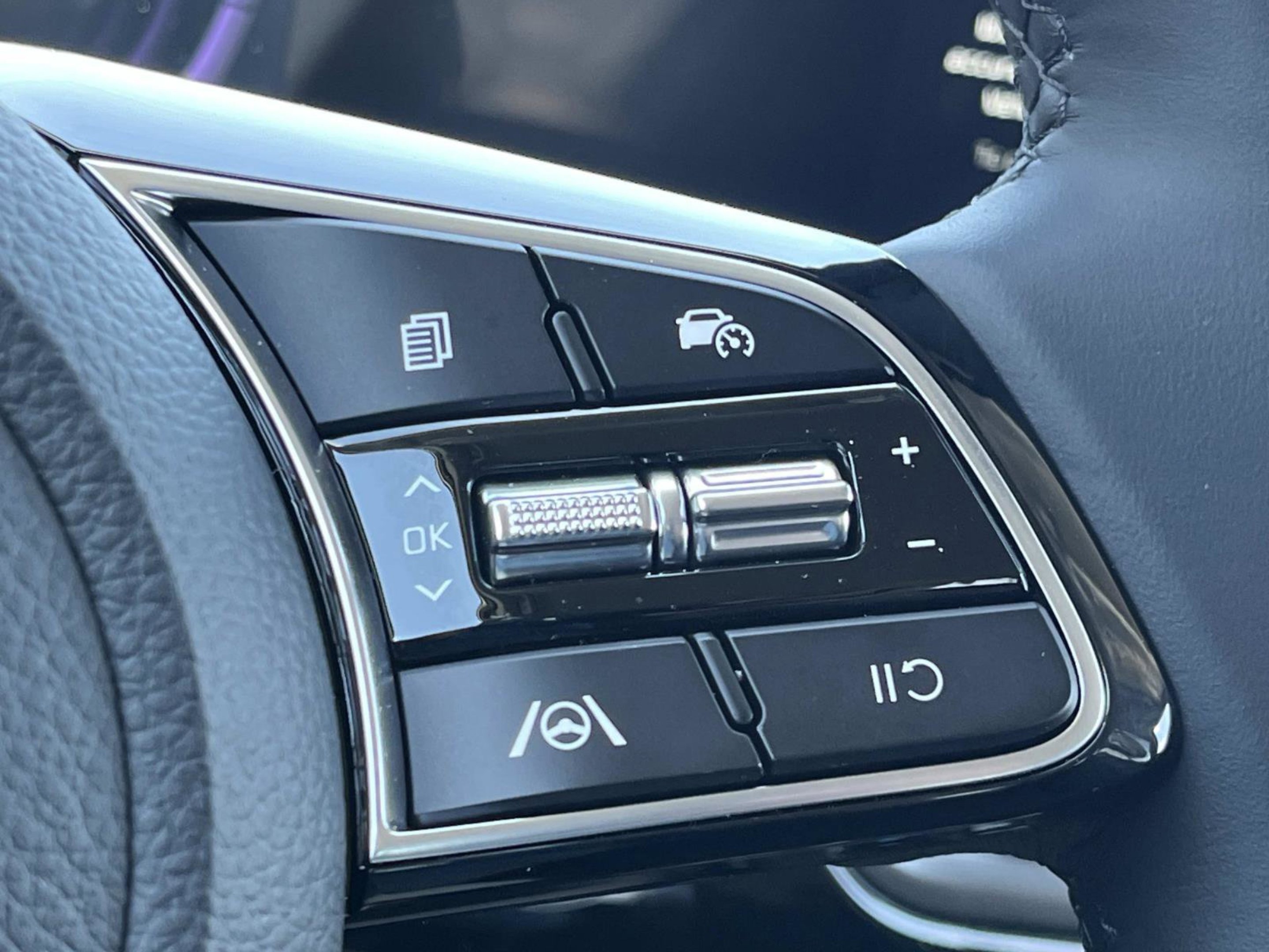 New 2026 Snow White Pearl Kia S image 24