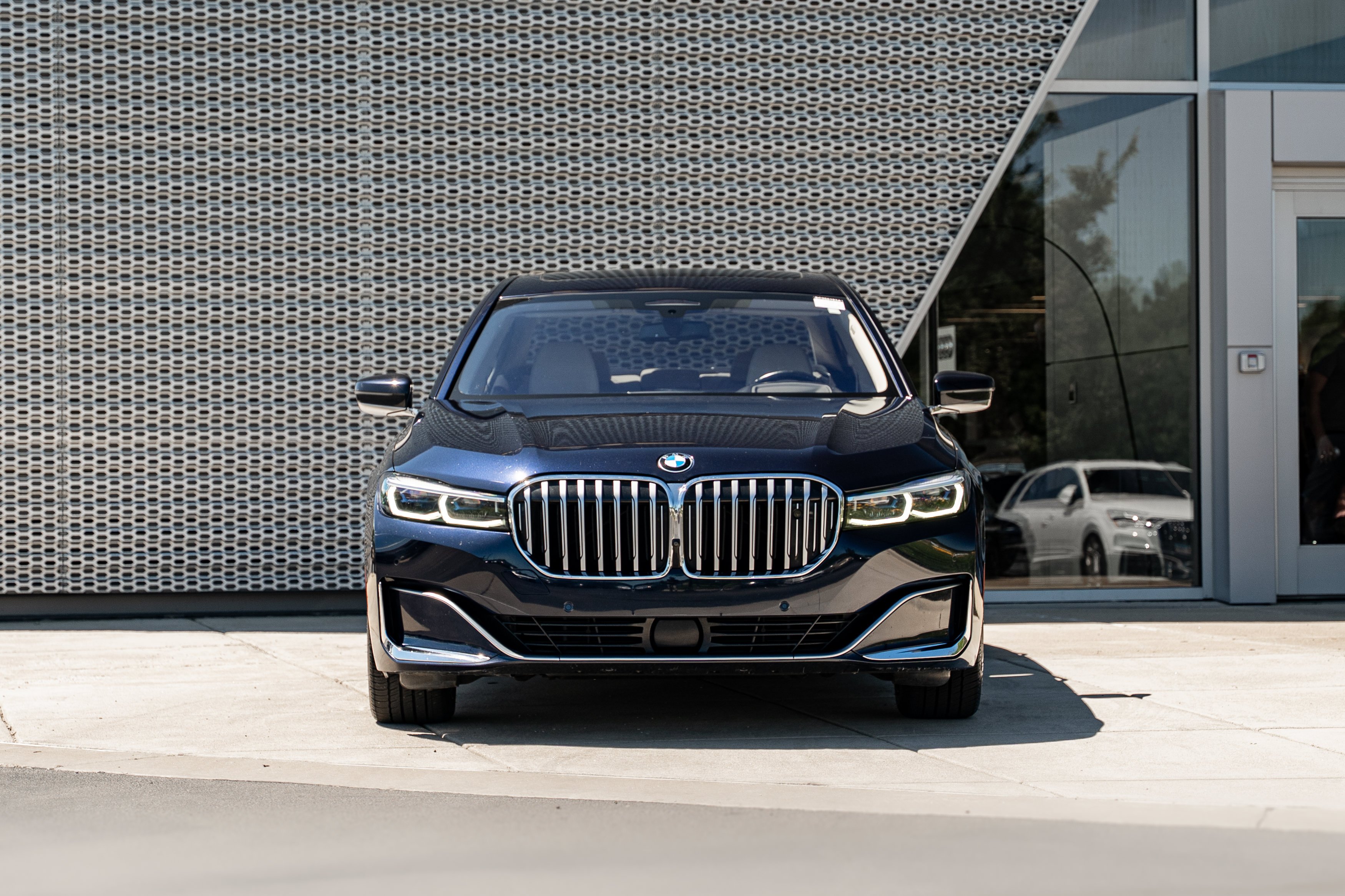 Used 2020 Imperial Blue Metallic BMW 750i xDrive image 39