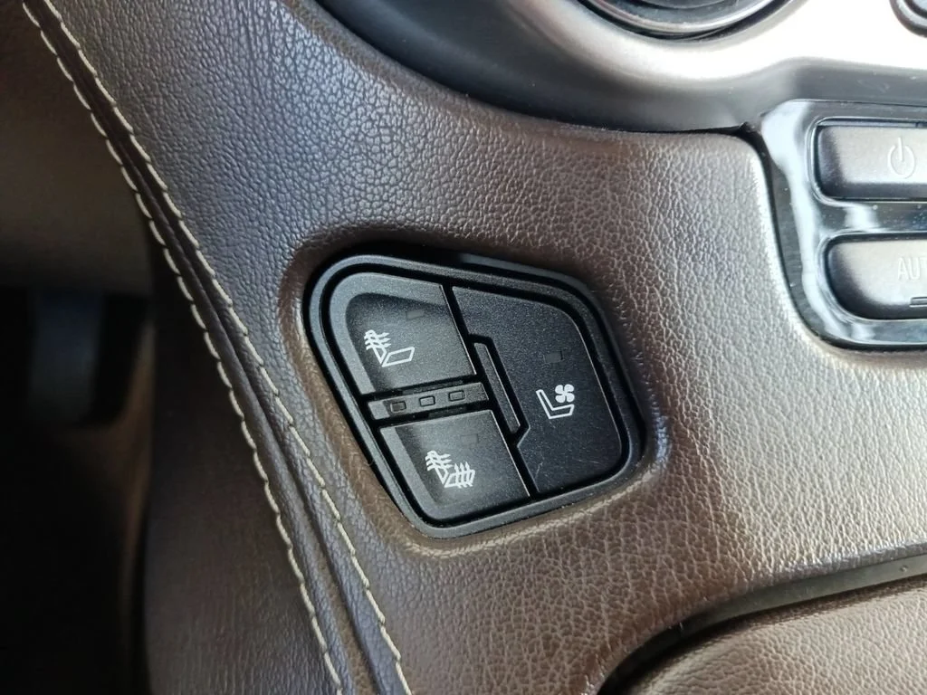Used 2017 CHAMPAGNE SILVER METALLIC Chevrolet Premier image 25
