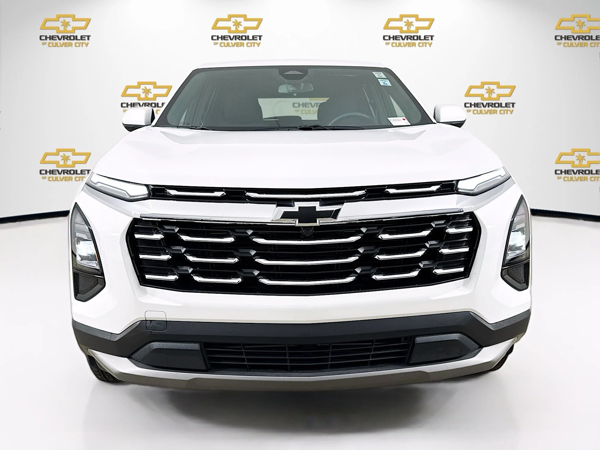 Used 2025 Summit White Chevrolet LT image 2