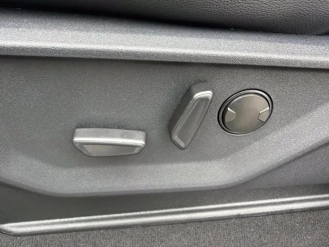 New 2027 Iconic Silver Metallic Ford F-250® Lariat® image 50