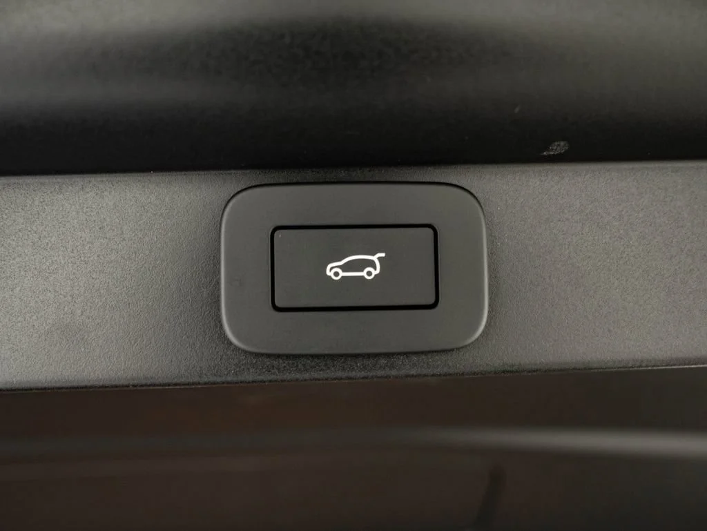 New 2026 Belgravia Green Land Rover SE image 21