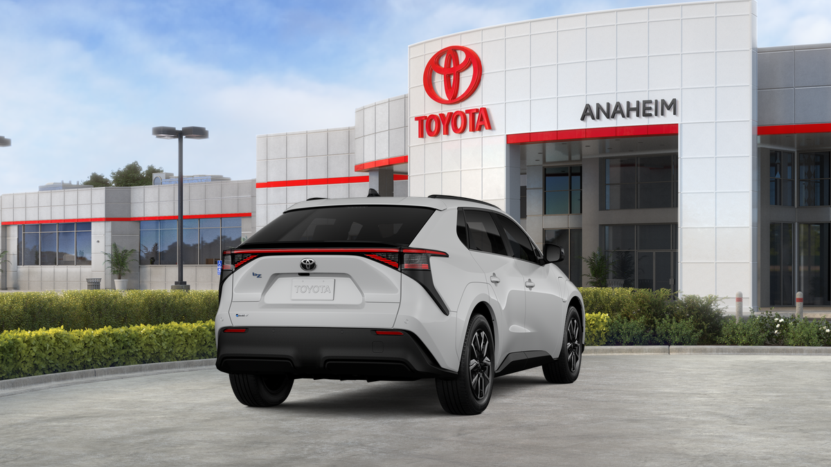 New 2026 Wind Chill Pearl Toyota XLE image 9