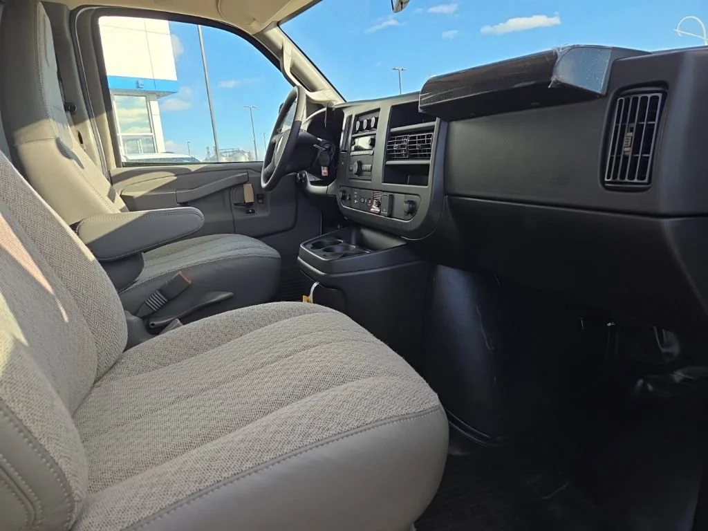 2025 Chevrolet Express Cargo Work Van - Photo 16