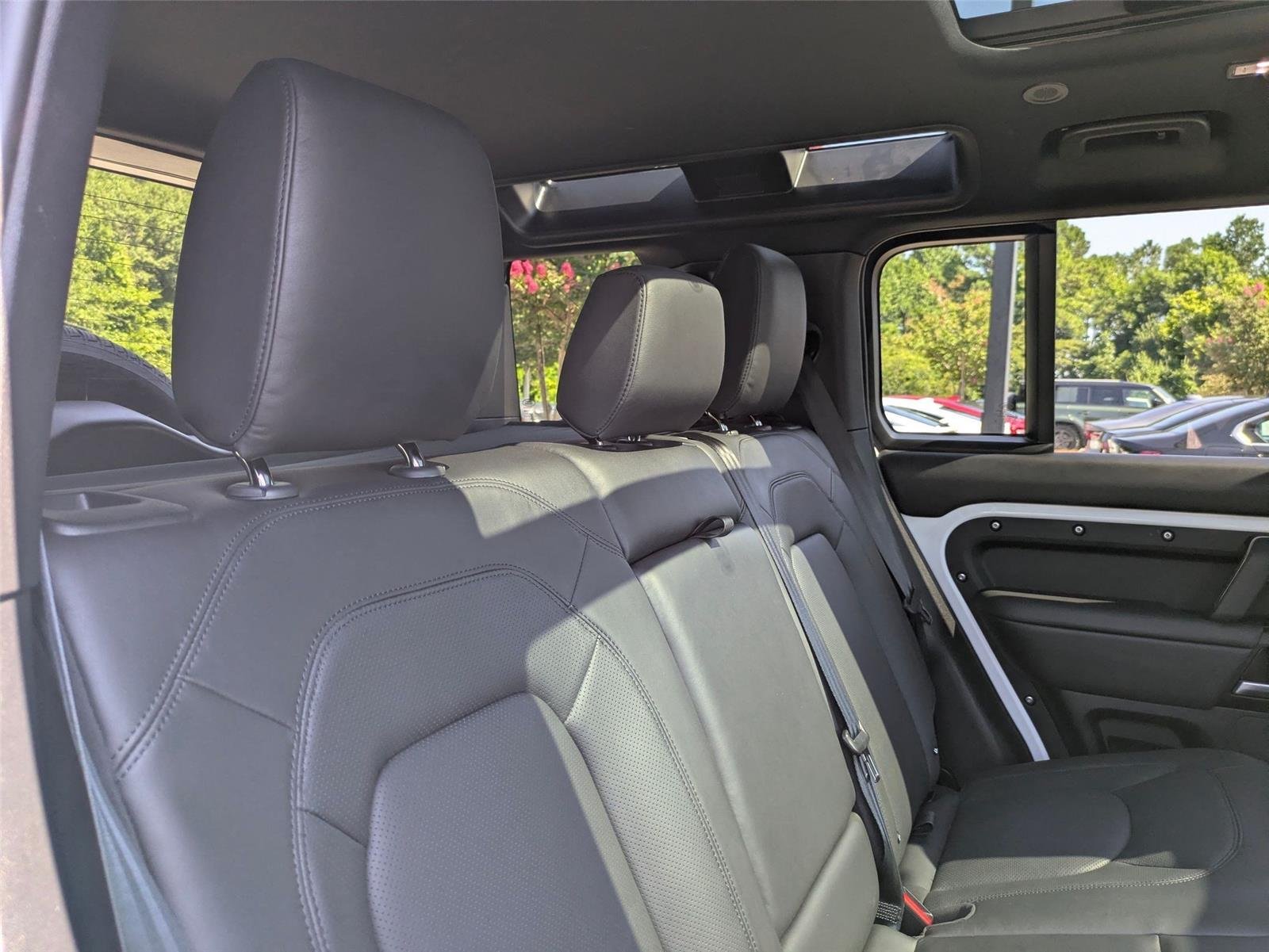 Used 2025 Fuji White Land Rover S image 31