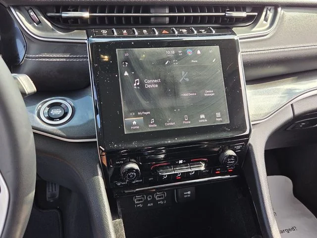 Used 2023 White Jeep Laredo image 17