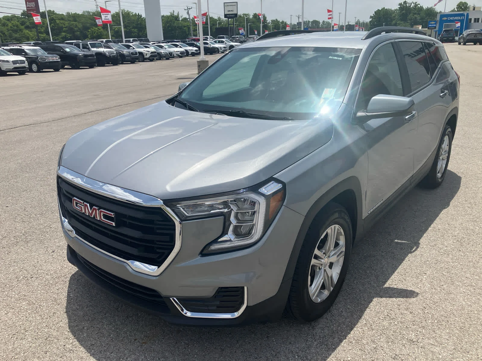 Used 2024 Sterling Metallic GMC SLE image 3
